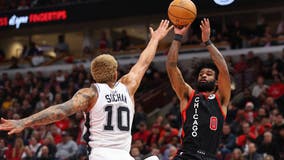 Coby White scores 22 points, Bulls pull away to beat Spurs 114-95