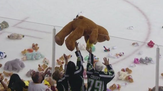 Chicago Wolves gear up for annual Teddy Bear Toss, spreading cheer to local charities