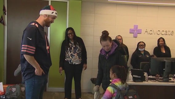 Bears players spread holiday cheer to fans across Chicagoland