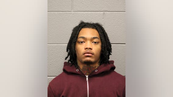 Chicago man, juvenile arrested after allegedly robbing man at gunpoint on West Side