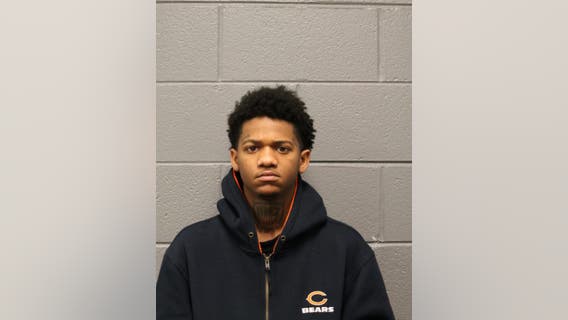 Man accused of robbing woman at gunpoint in East Garfield Park arrested