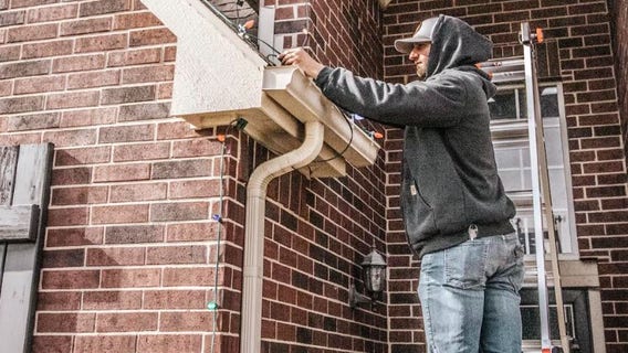 Oklahoma man puts up Christmas lights for his entire neighborhood