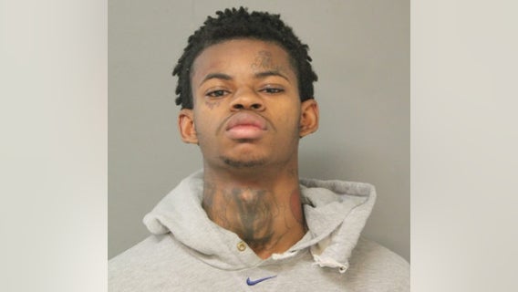 Chicago man arrested right after robbing man, battering him and another person: police