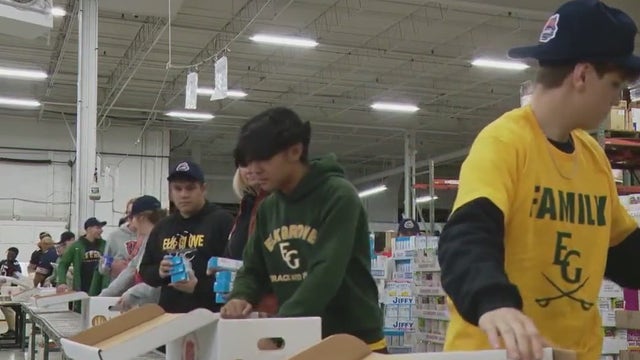 Chicago-area volunteers unite to pack holiday meal boxes for families in need