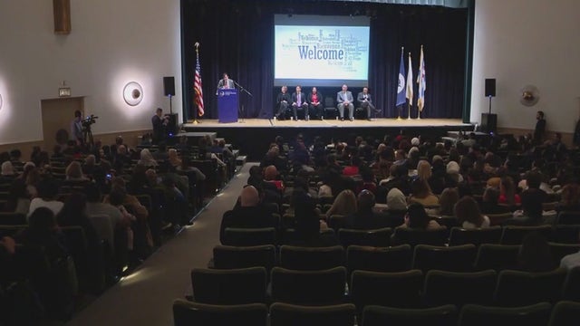 Over 100 people celebrate becoming American citizens at Chicago museum