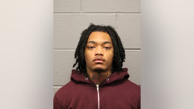 Chicago man, juvenile arrested after allegedly robbing man at gunpoint on West Side