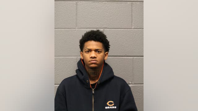 Man accused of robbing woman at gunpoint in East Garfield Park arrested