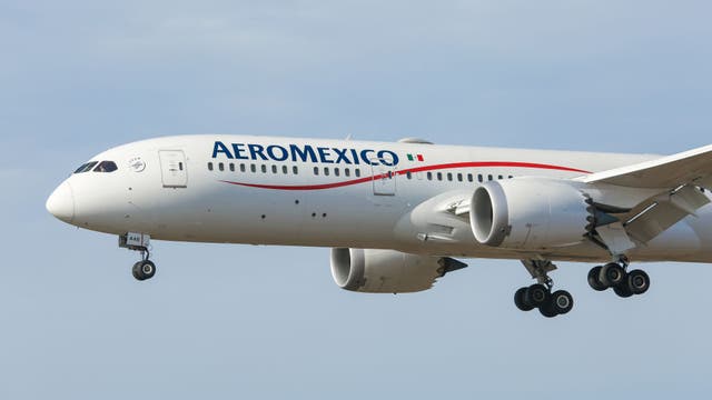 Plane struck by vehicle at O'Hare Airport, passengers forced to deplane: police