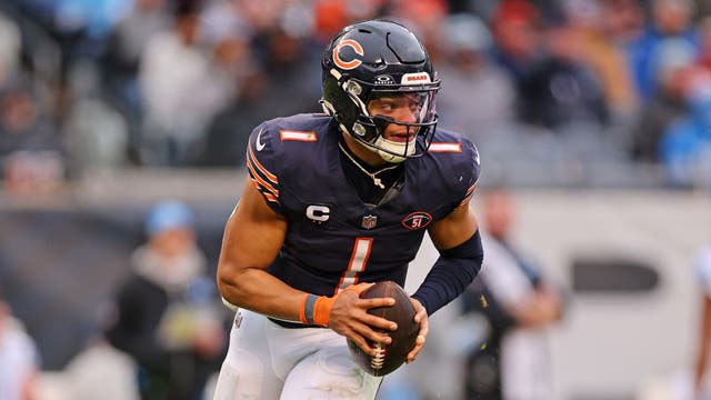 Justin Fields leads Bears to 28-13 win over NFC North-leading Lions