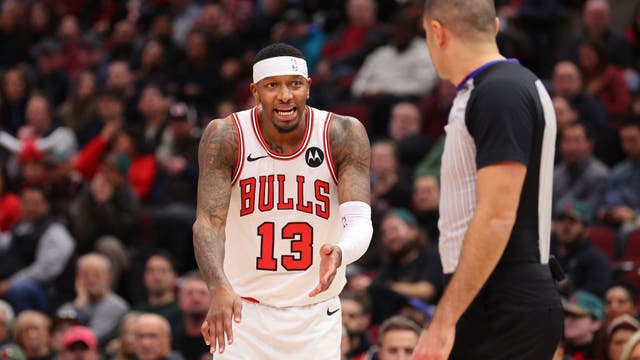Knee sprain will sideline Chicago Bulls Torrey Craig for at least 2 weeks