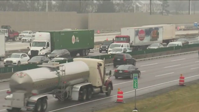 Unpleasant commute for many drivers on I-294 due to snow, rain