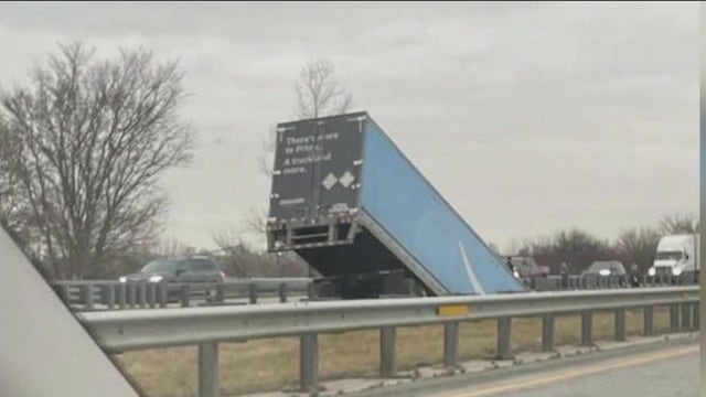 Illinois Amazon delivery driver crashes into I-57 median, ends up in creek