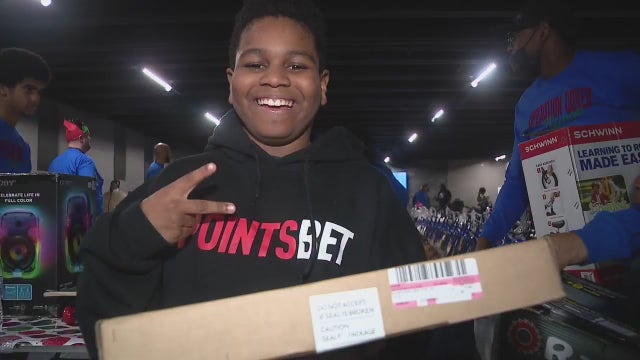 Chicago nonprofit grants thousands of Christmas wishes: 'I don't know what to think'