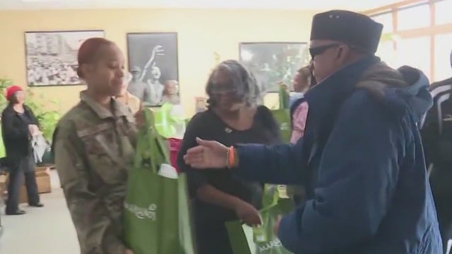 Rainbow Push anniversary celebration donates 600 food baskets to support Chicago community
