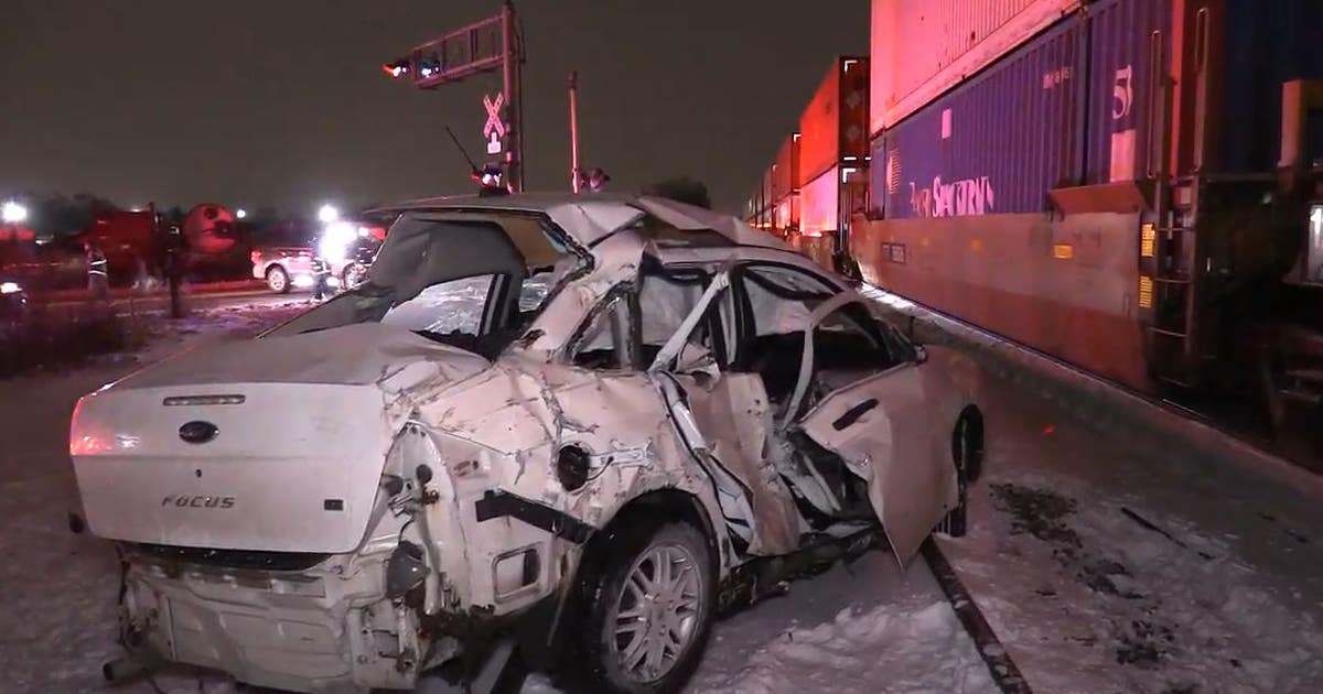 4 women injured in Harvey after car collides with train | FOX 32 Chicago