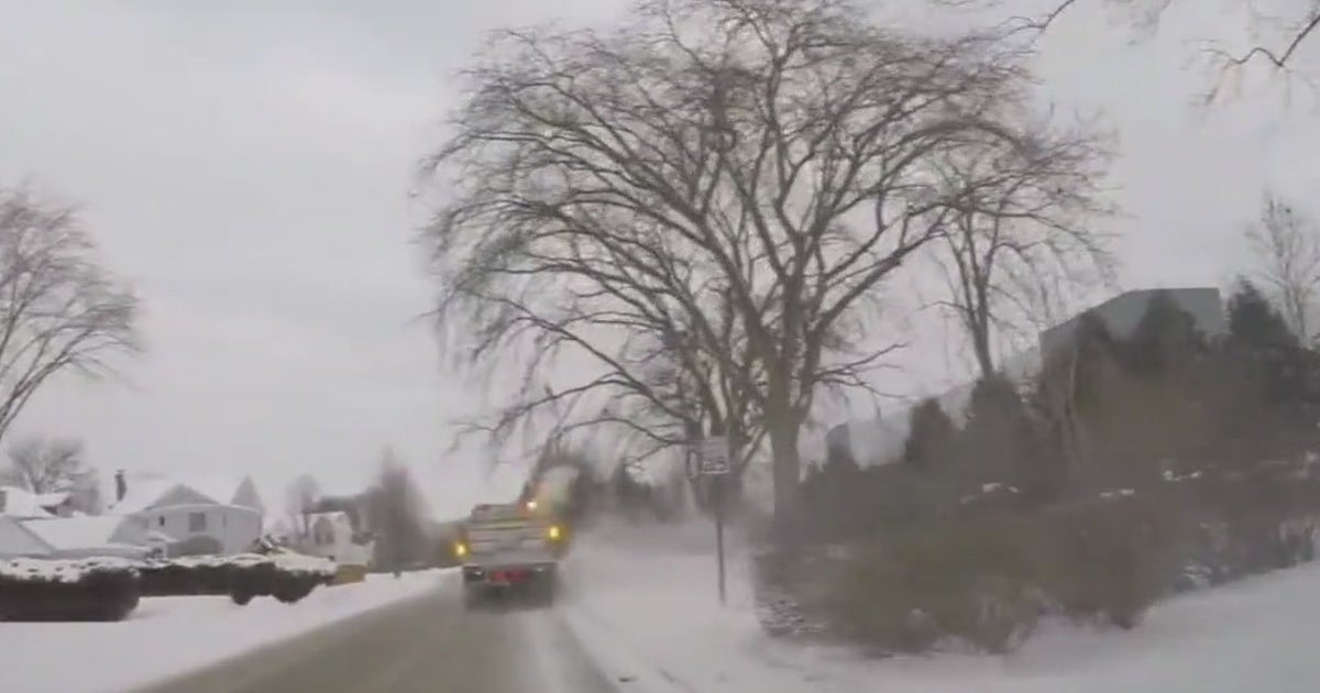 Heavy snow impacts commute for residents in Chicago suburbs | FOX 32 ...