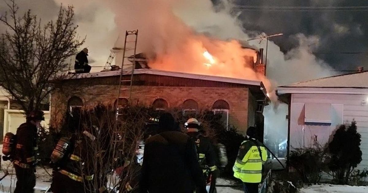 Fire breaks out at Chatham home | FOX 32 Chicago