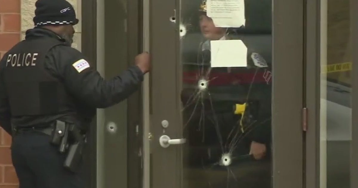 Off-duty Chicago firefighter shot during attempted robbery in ...