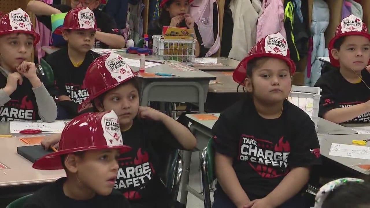 芝加哥公牛队与消防员携手，教育孩子们消防安全知识