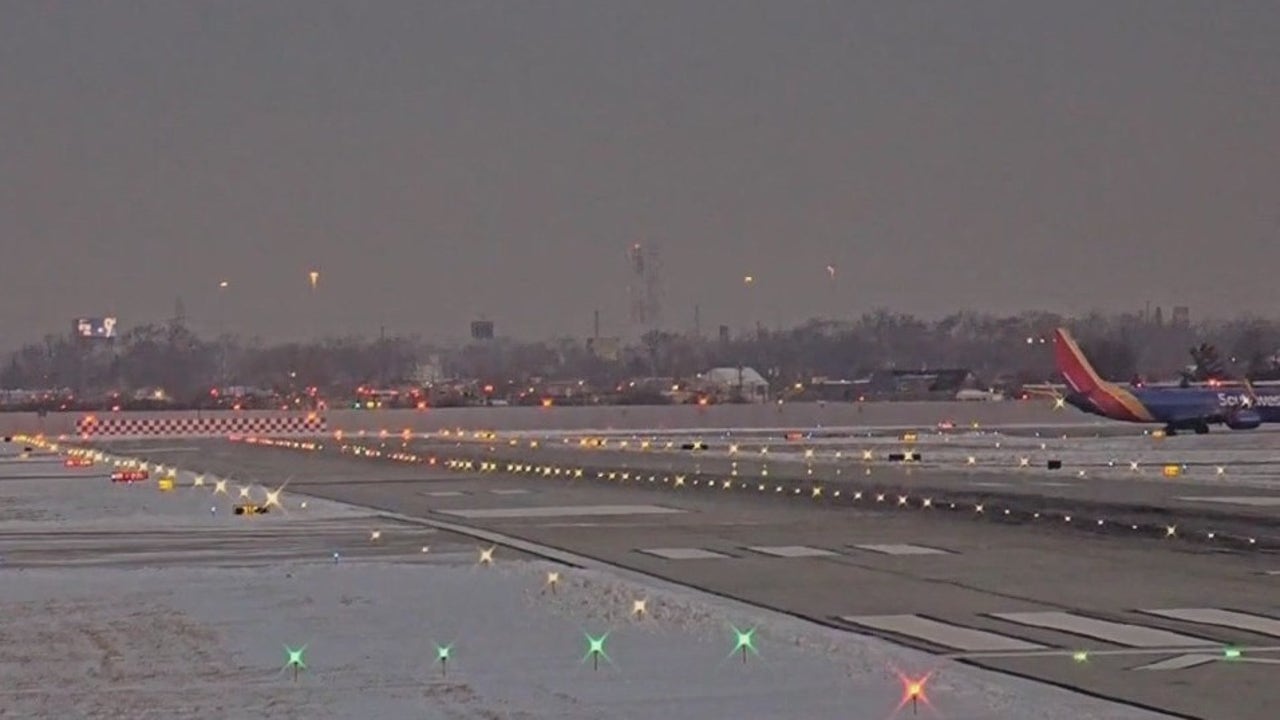 Hundreds of flights canceled at Chicago airports as frigid