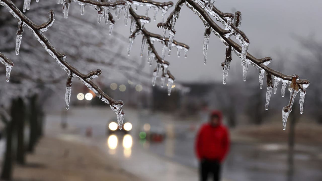 Chicago Area School Closings Ice Storm Prompts E Learning On Jan 23   GettyImages 1247413174 