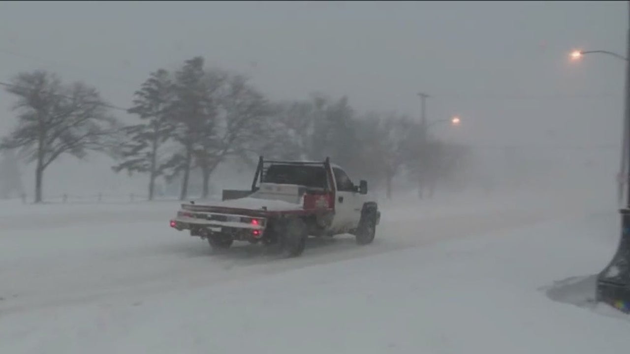 Winter Storm Dumps Snow On NW Indiana Prompting Whiteout Conditions ...