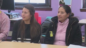 Chicago school adapts with Spanish learning model to support migrant families