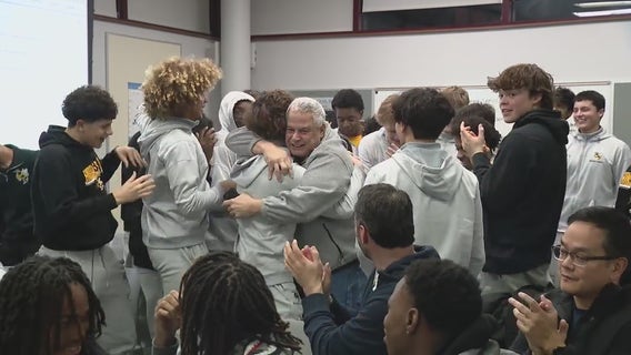 Hinsdale South varsity basketball coach to keep job after student-athletes rally for him