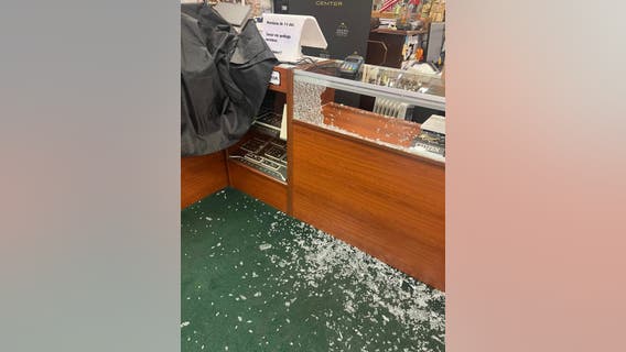 Chicago police investigate jewelry store smash-and-grab in Belmont Heights
