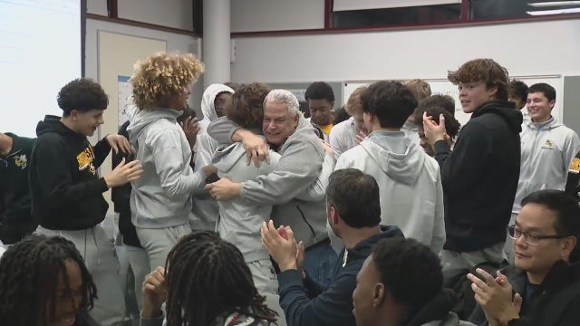 Hinsdale South varsity basketball coach to keep job after student-athletes rally for him