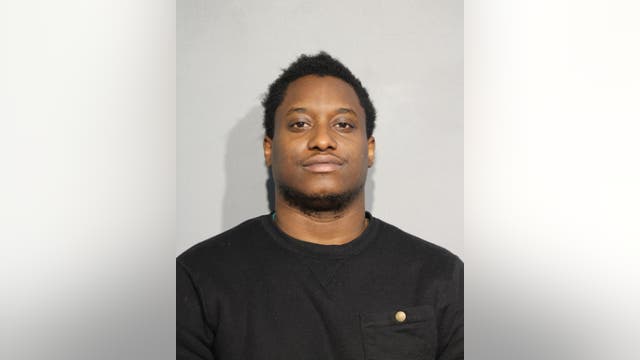 Rogers Park armed robbery: Chicago man charged, accused of unlawfully restraining another man