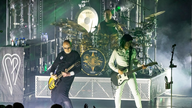 Rockin' quest: Smashing Pumpkins on the hunt for new guitarist