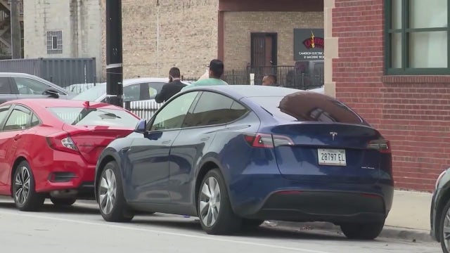 Another Chicago suburb approves restricting unscheduled buses amid migrant surge