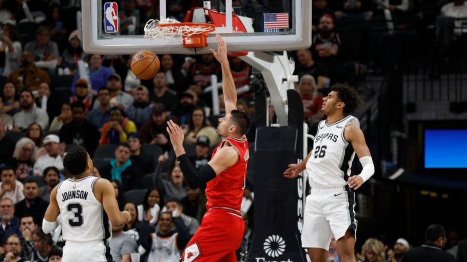 Vucevic’s Double-double Helps Bulls Rally Past Jones, Spurs As ...