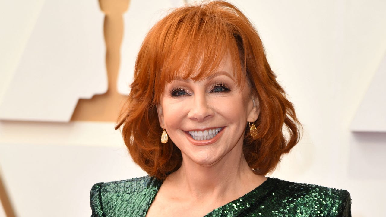 Reba McEntire's Super Bowl national anthem is full-circle moment: 'How I met ya'll. I'm still here.' - Vimarsana News