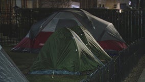 Volunteers raise awareness for Chicago homeless by spending night outdoors