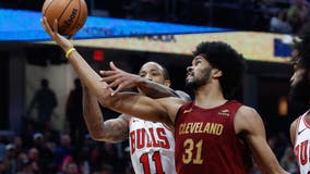 Donovan Mitchell scores 30 points, Cavaliers rally from 17 down to beat Bulls 108-105