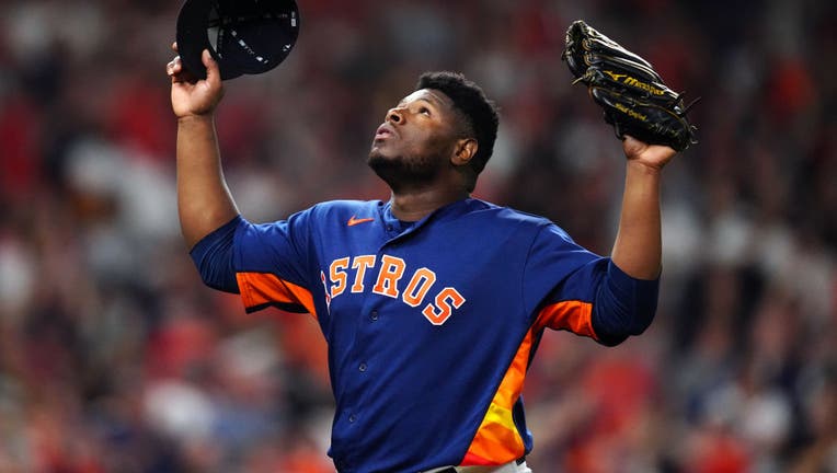 Reliever Hector Neris and Chicago Cubs finalize $9 million, 1-year contract