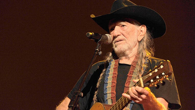 Bob Dylan co-headlining Willie Nelson's Outlaw music fest - Los Angeles  Times