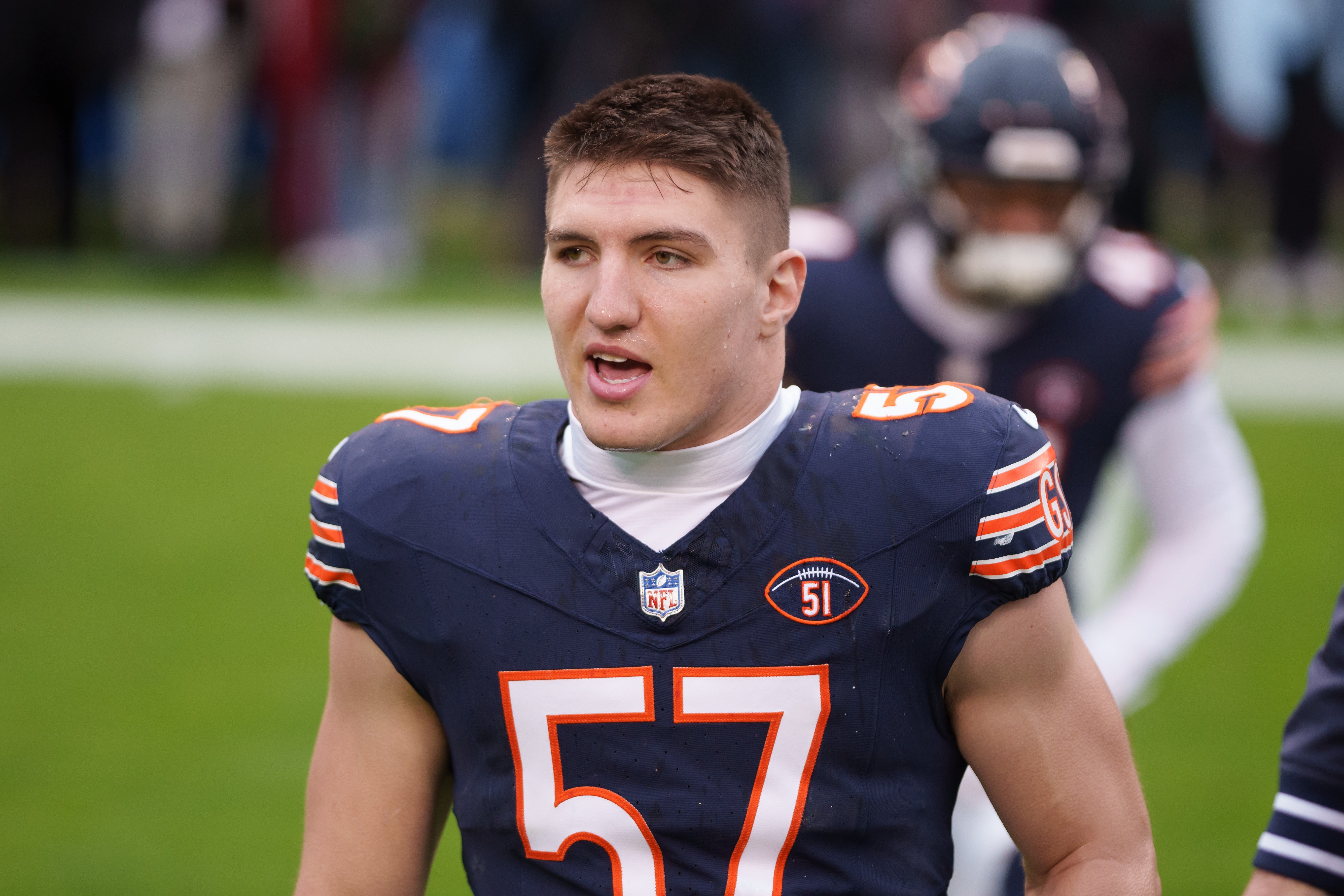 Chicago Bears bring back suburban native at LB, add defensive line depth