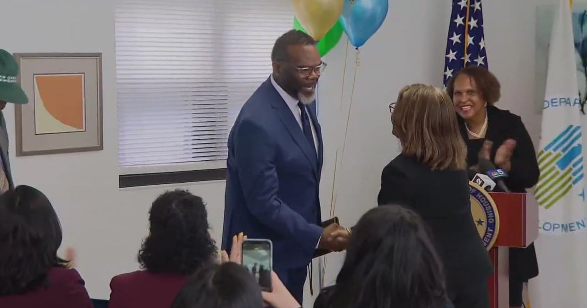HUD secretary announces funding for Chicago housing | FOX 32 Chicago