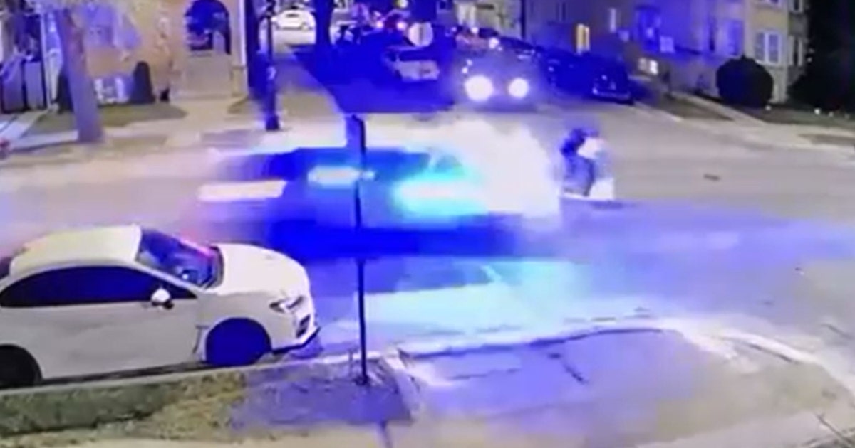 VIDEO: Chicago officers injured in fiery crash while trying to avoid ...