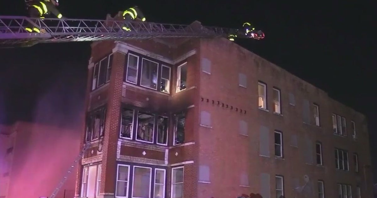 West Side apartment fire displaces 20 people overnight | FOX 32 Chicago