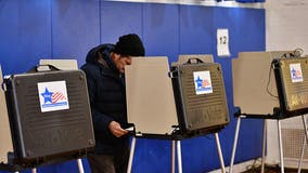 Chicagoans brave rain, long lines to vote on Election Day