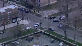 Humboldt Park shooting: Chicago officer injured, suspect killed