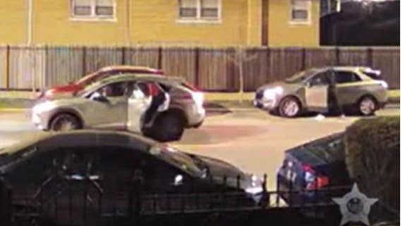 Chicago crime: Video shows group robbing person sitting inside vehicle