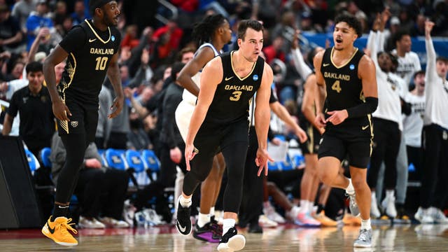 Jack Gohlke makes 10 3s as Oakland delivers first true shock of March Madness, beating Kentucky