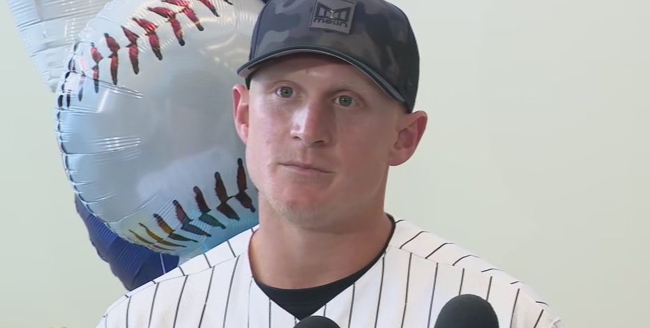 White Sox's Andrew Vaughn surprises children at Chicago hospital ahead of opening day