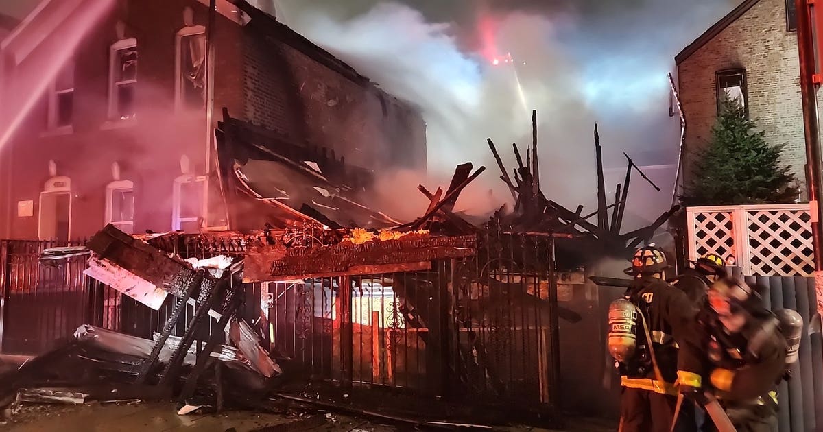 Two-alarm fire leads to building collapse on West Side | FOX 32 Chicago