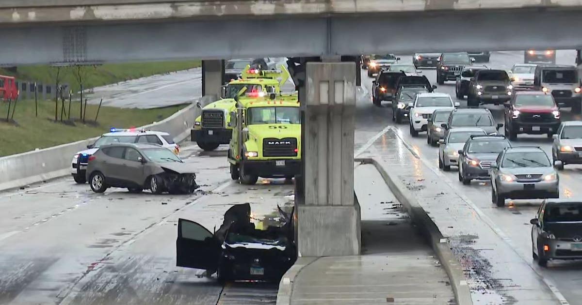 Kennedy Expressway crash in West Loop leaves 1 dead, 3 injured | FOX 32 ...